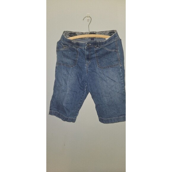 Gloria Vanderbilt Shorts Womens 8 Denim Slimming Embroidered Pockets Casual - Picture 1 of 4